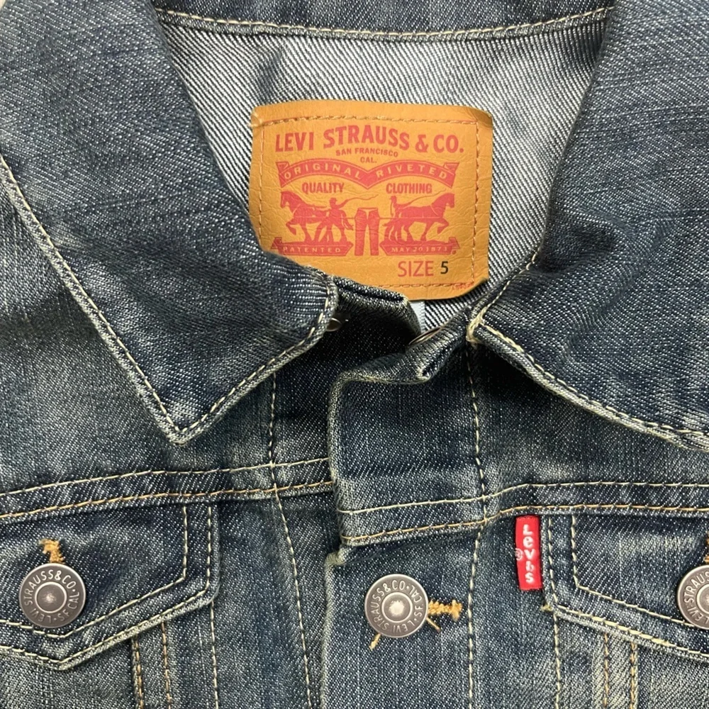 Levi's Dark Blue Denim Jacket with Tan Leather Patch Sz 5